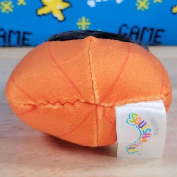 Squishmallow Calio the Cat with Pumpkin Costume 3" Clip Stuffed Halloween Plush - Picture 3 of 7